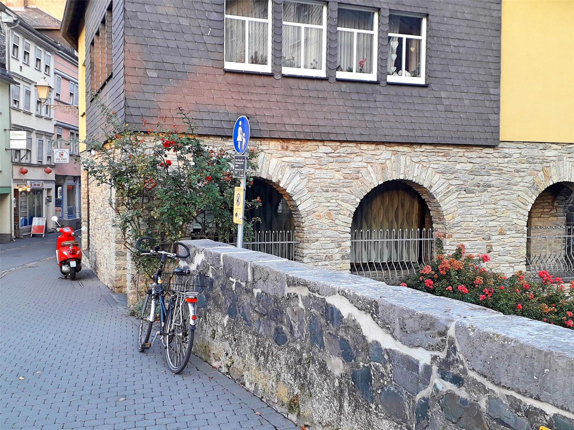 Eingangsbereich der Anzieh-Ecke von außen